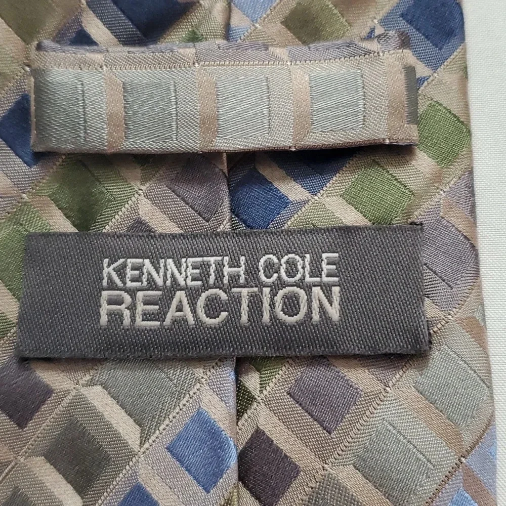 Like New (2)Kenneth Cole Reaction Mens 100% Silk Ties. Beautiful Colors!